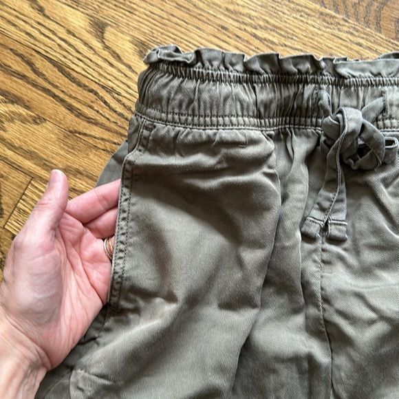 Green shorts.  🌸 3 for $17 - Picture 2 of 3